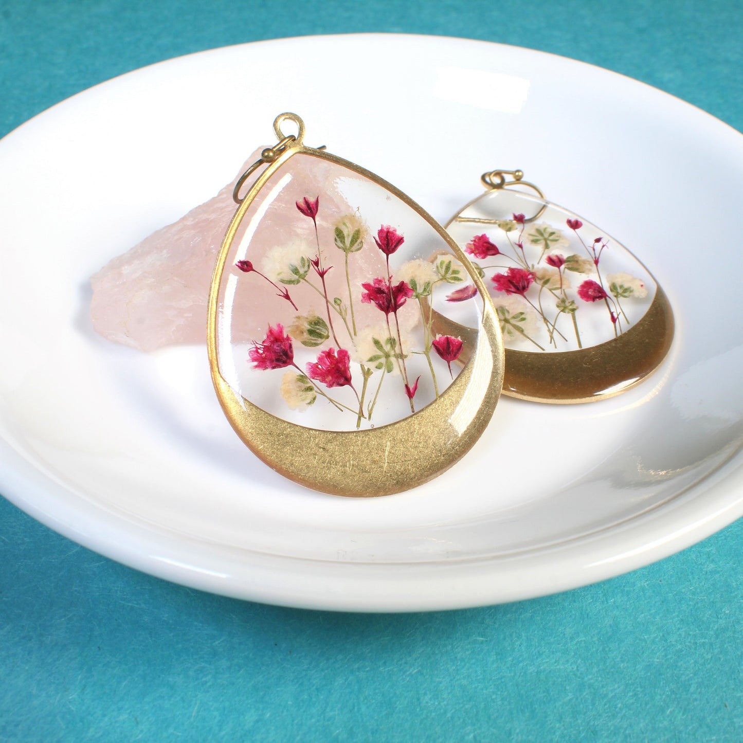 Large pressed flower dangle earrings, white and deep pink baby's breath, lightweight, gypsophila earrings, handmade resin flower jewelry