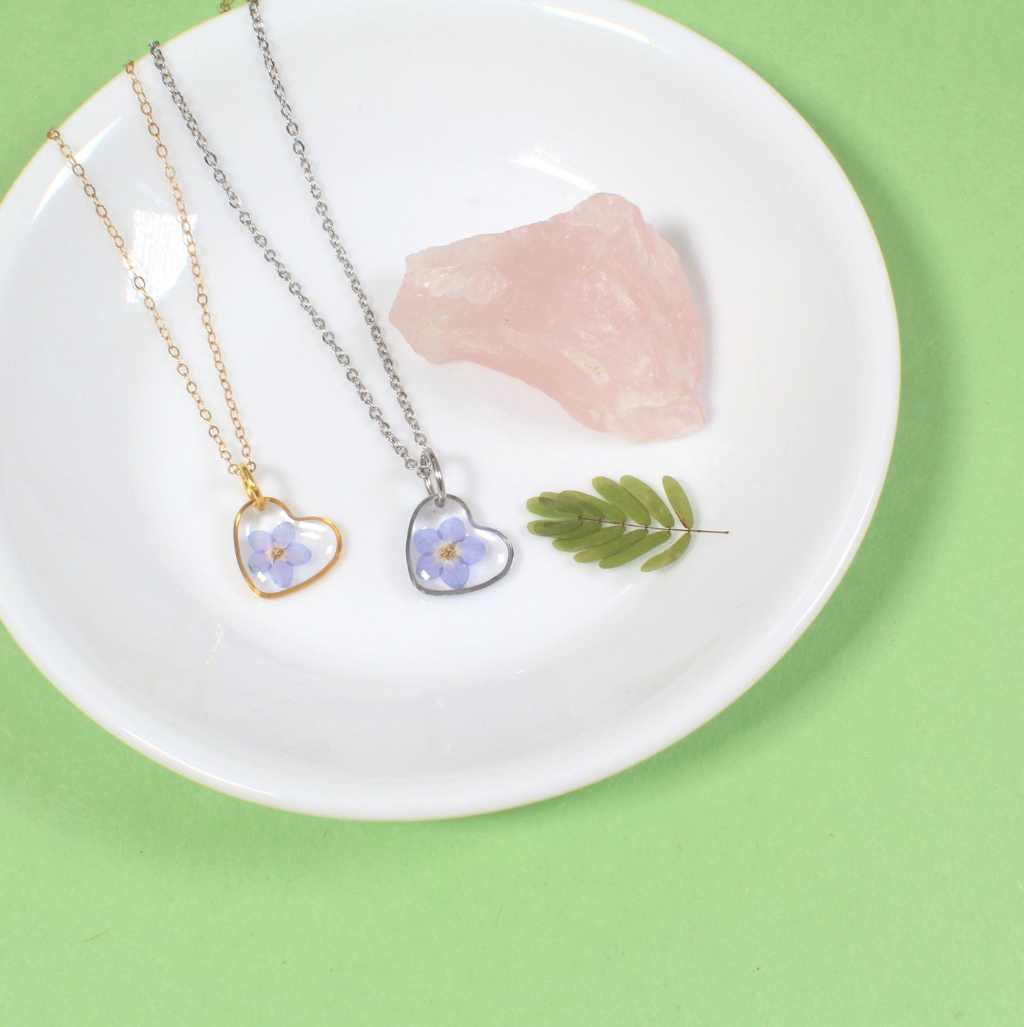 Forget Me Not Necklace, Small Pressed Flower Heart Pendant, Dainty Forget-me-not Resin Jewelry, Gift for Loss, Forgetmenot, Valentine's Gift
