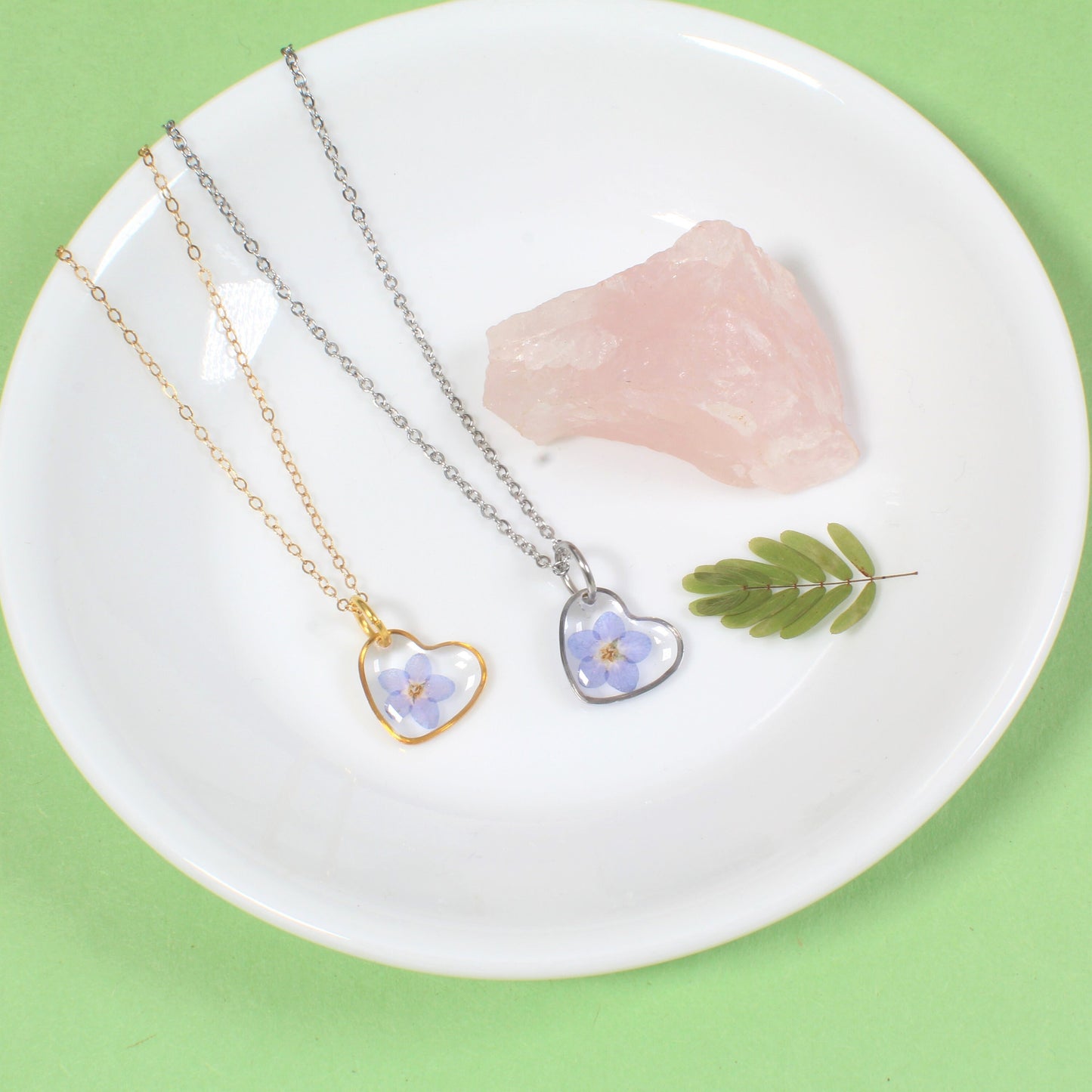 Forget Me Not Necklace, Small Pressed Flower Heart Pendant, Dainty Forget-me-not Resin Jewelry, Gift for Loss, Forgetmenot, Valentine's Gift
