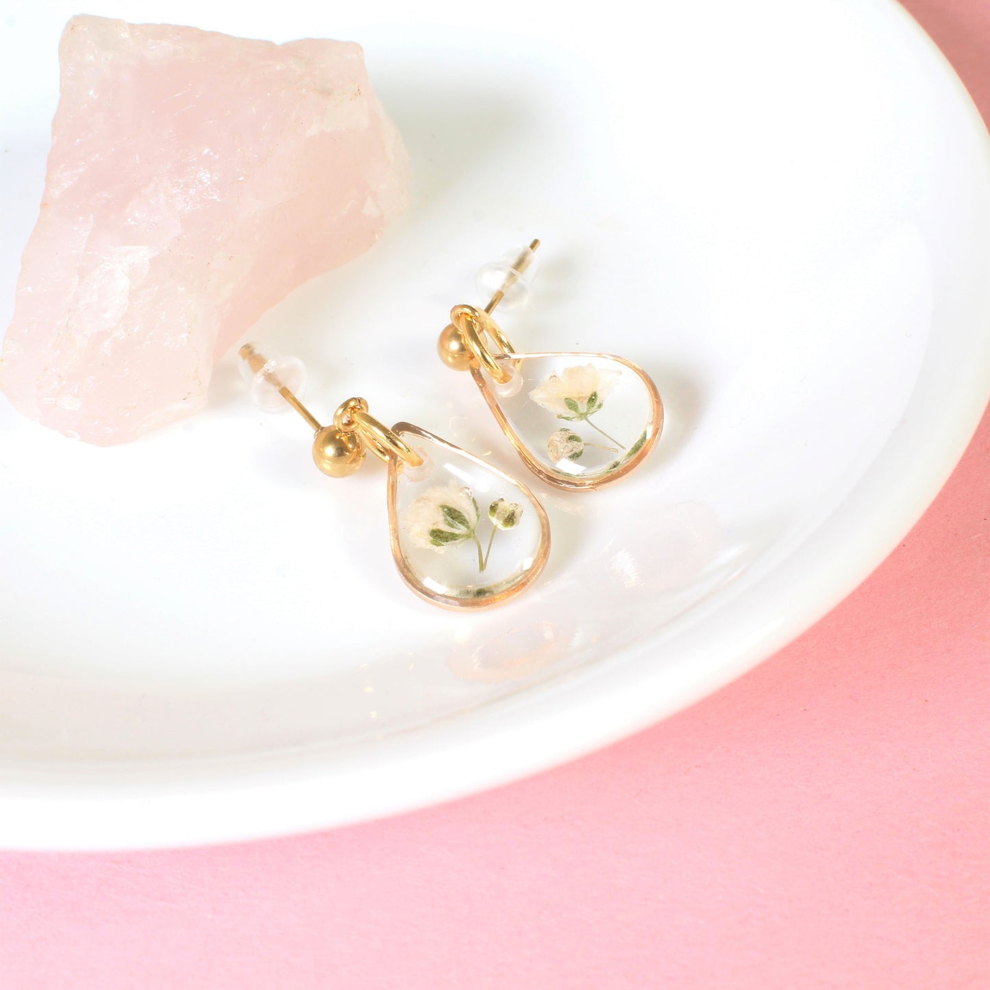 Tiny baby's breath dangle earring, small teardrop white flower, new mom gift, nature resin, handmade pressed flower jewelry, dainty, boho