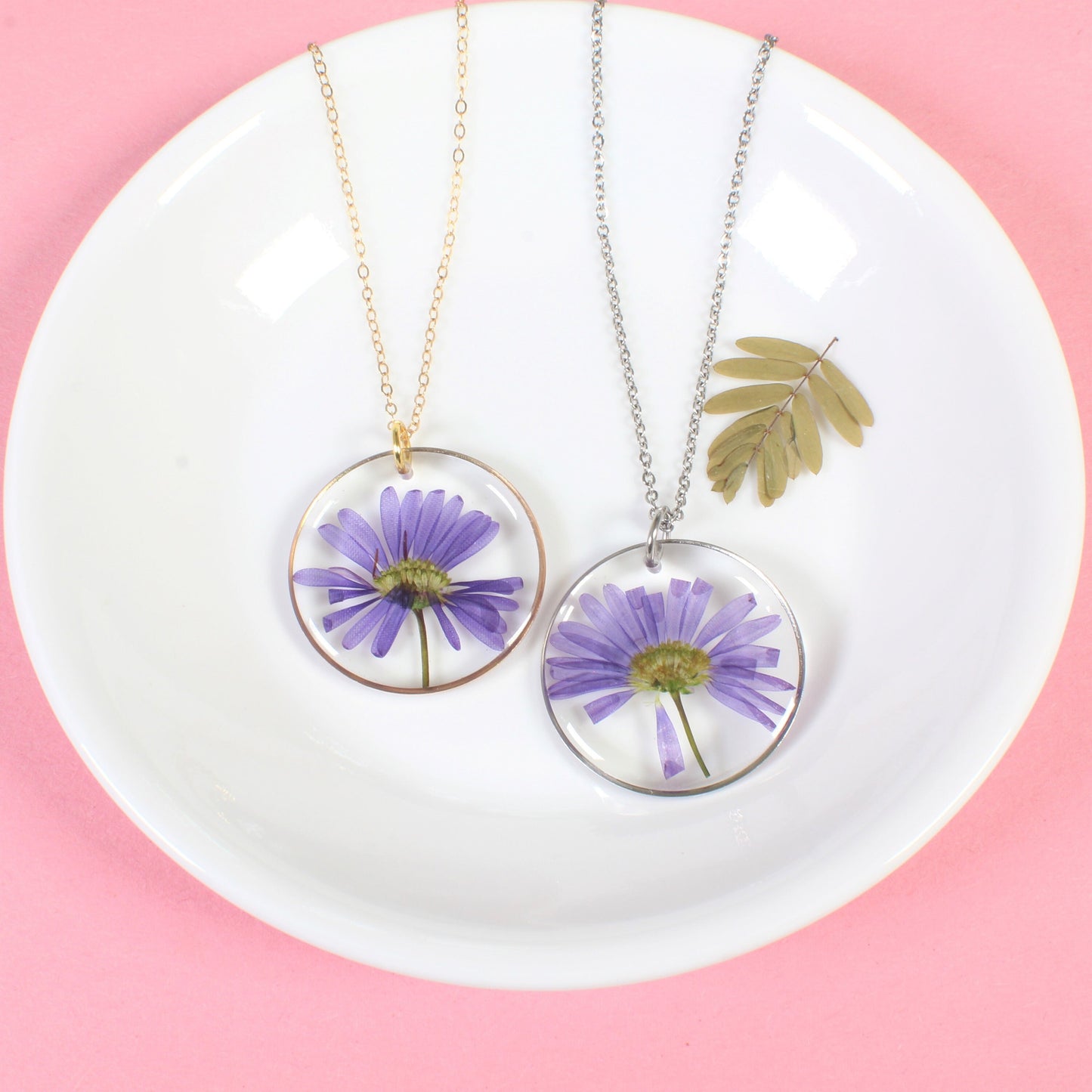 September birth flower necklaces, purple aster jewelry, pressed flower pendant, handcrafted resin jewelry, dried flowers, aster daisy
