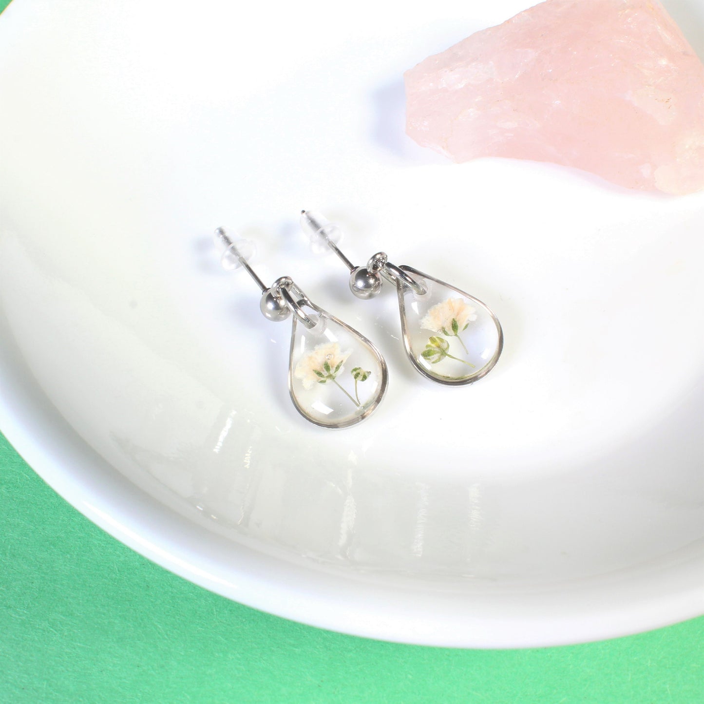 Tiny baby's breath dangle earring, small teardrop white flower, new mom gift, nature resin, handmade pressed flower jewelry, dainty, boho