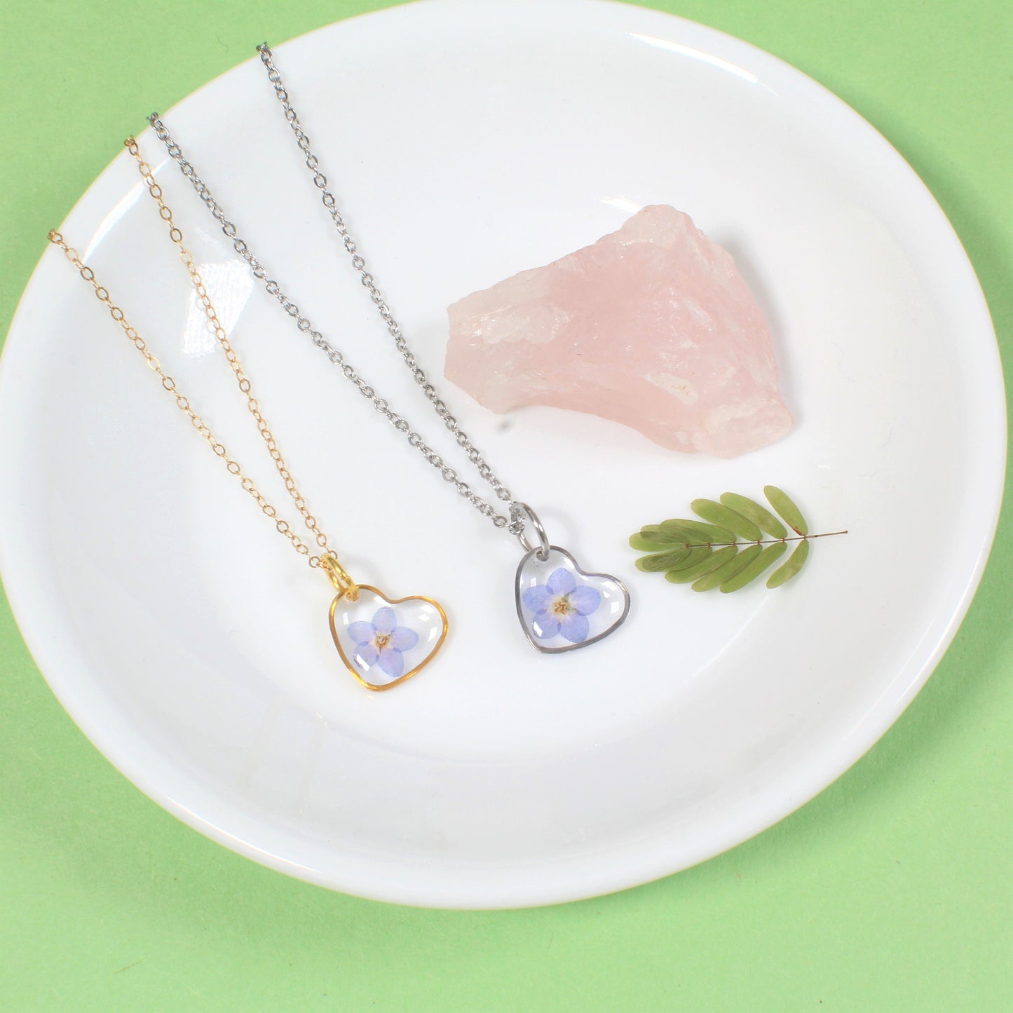Forget Me Not Necklace, Small Pressed Flower Heart Pendant, Dainty Forget-me-not Resin Jewelry, Gift for Loss, Forgetmenot, Valentine's Gift