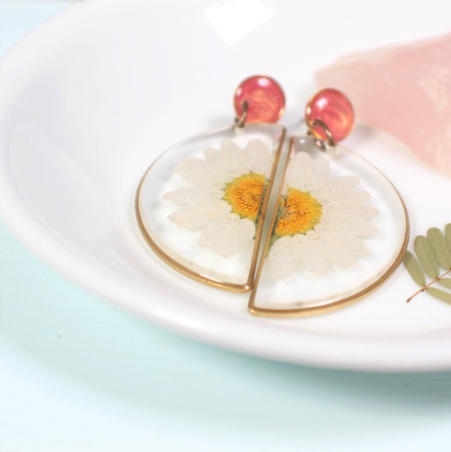 April Birth Flower Real Dried Daisy Pressed Flower Dangle Earrings, Hypoallergenic Titanium, Geometric, Large Plant Jewelry, Resin, Handmade