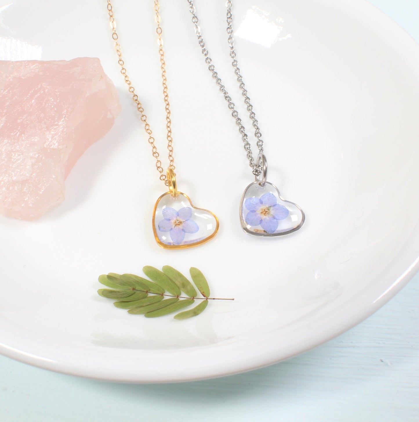 Forget Me Not Necklace, Small Pressed Flower Heart Pendant, Dainty Forget-me-not Resin Jewelry, Gift for Loss, Forgetmenot, Valentine's Gift