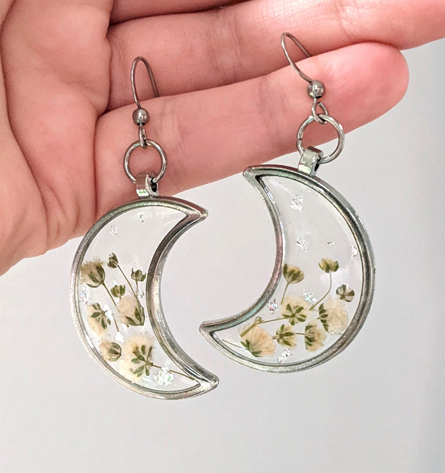 Pressed flower earrings, Gold moon dangle earrings, Resin flower jewelry, handmade, white baby's breath, dry botanicals, wildflowers, lunar