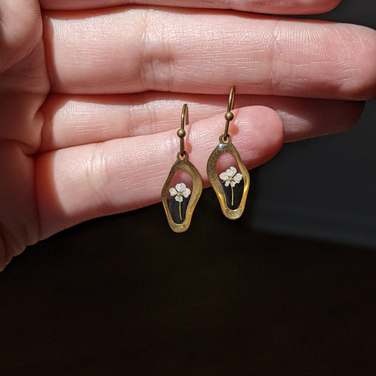 Pressed flower earrings, tiny Queen Anne's Lace dangles, small wavy dried flower earrings, dainty, minimalist, handmade wildflower jewelry