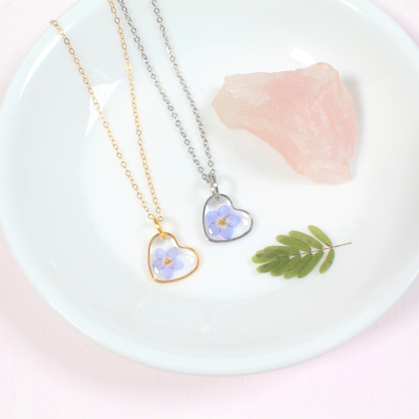 Forget Me Not Necklace, Small Pressed Flower Heart Pendant, Dainty Forget-me-not Resin Jewelry, Gift for Loss, Forgetmenot, Valentine's Gift