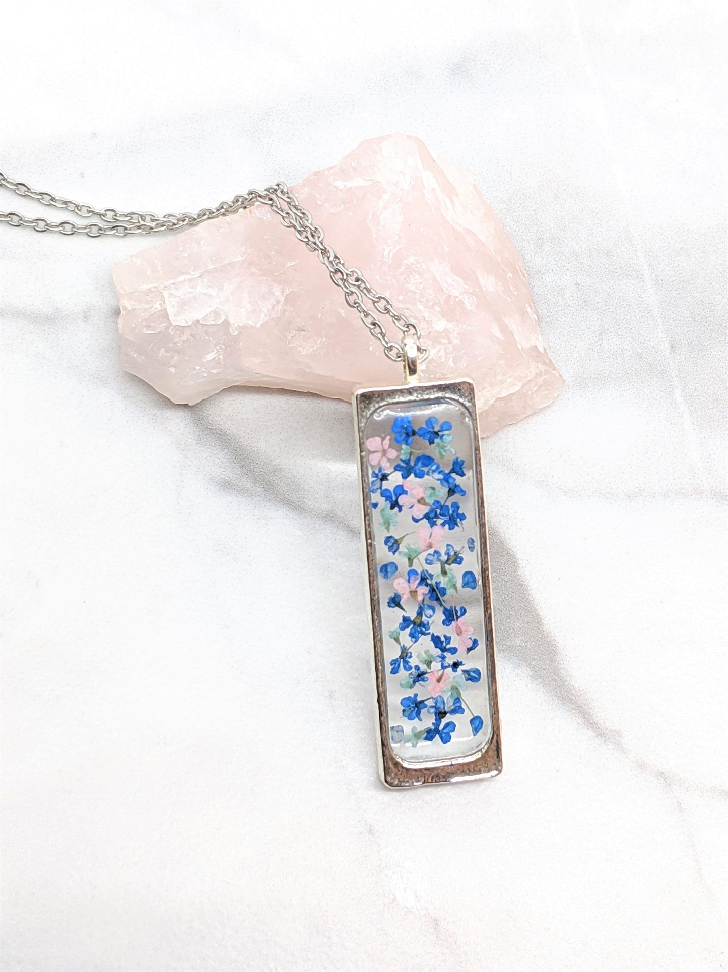 Pressed Flower Necklace, Navy Blue Bar Pendant, Real Pressed Flower Jewelry, Dried Flowers, Pressed Flowers, Resin Jewelry, Botanical